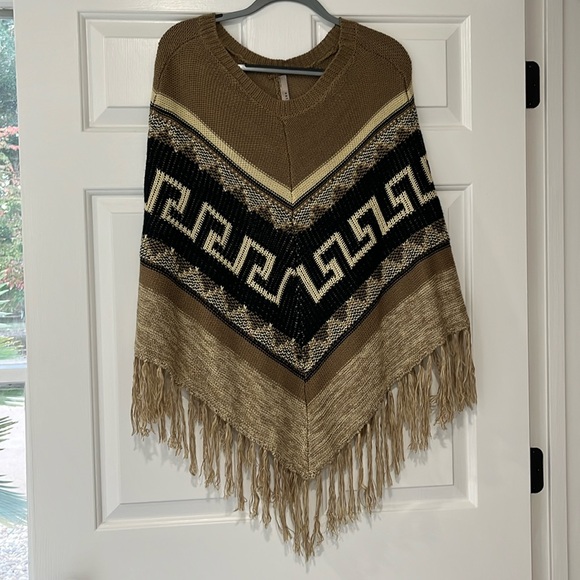 Entro Women’s Aztec Boho Poncho Sweater - Picture 1 of 8